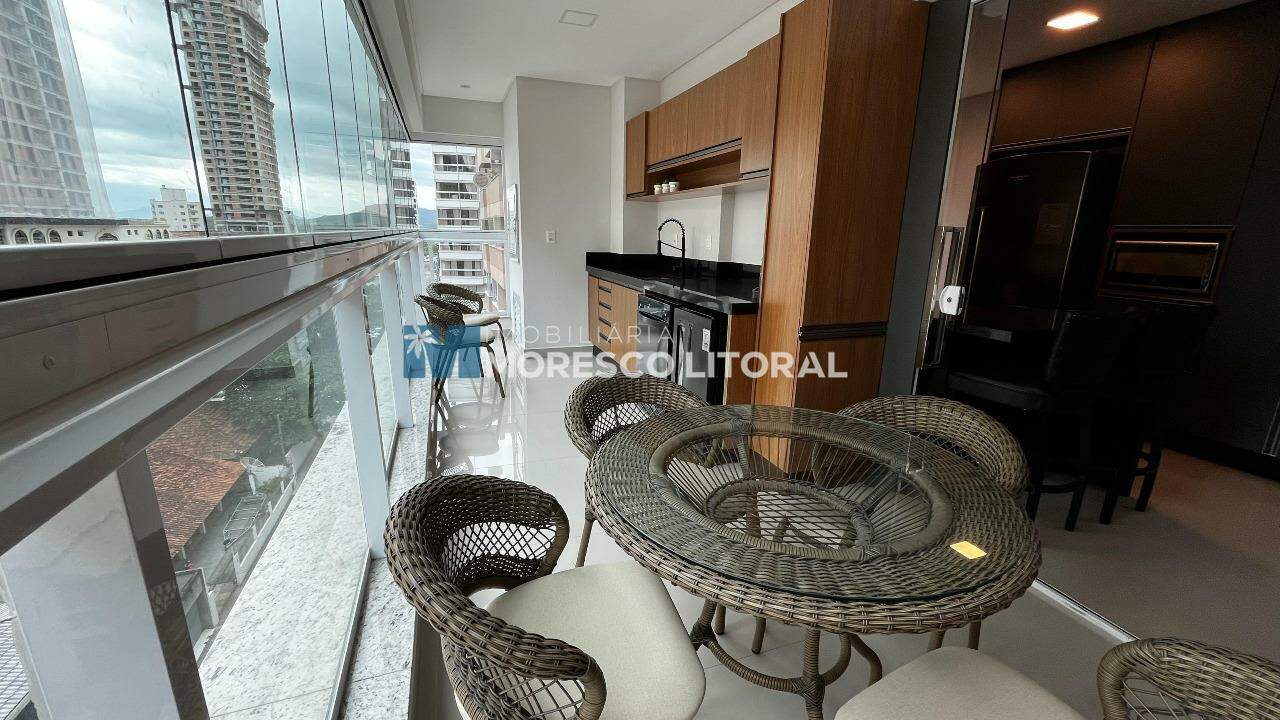 Apartamento à venda no Meia Praia: 