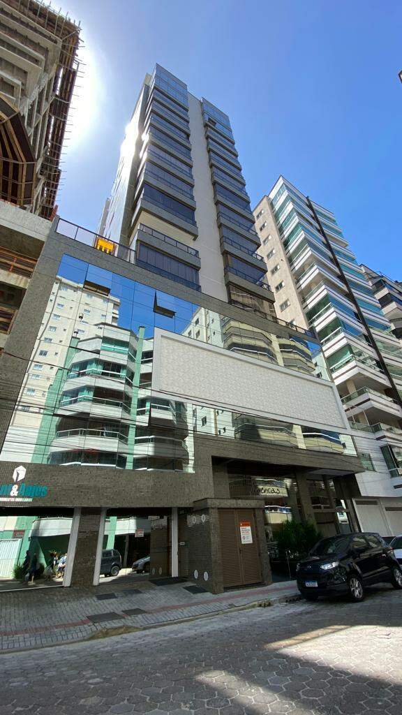 Apartamento à venda no Meia Praia: 