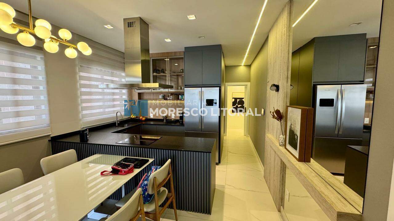 Apartamento à venda no Meia Praia: 