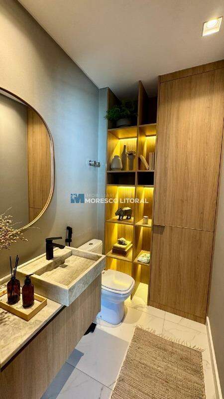 Apartamento à venda no Meia Praia: 