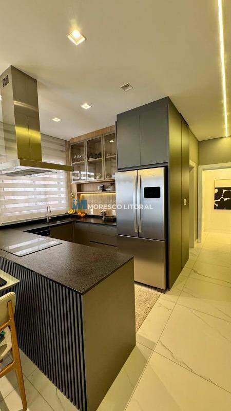 Apartamento à venda no Meia Praia: 