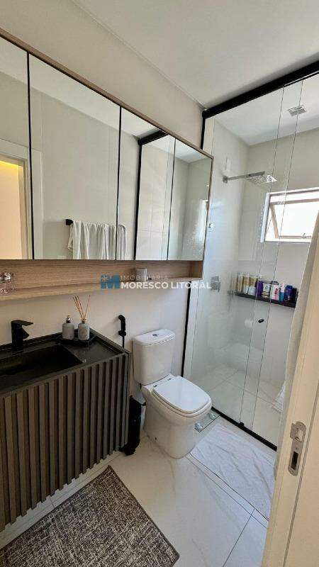Apartamento à venda no Meia Praia: 