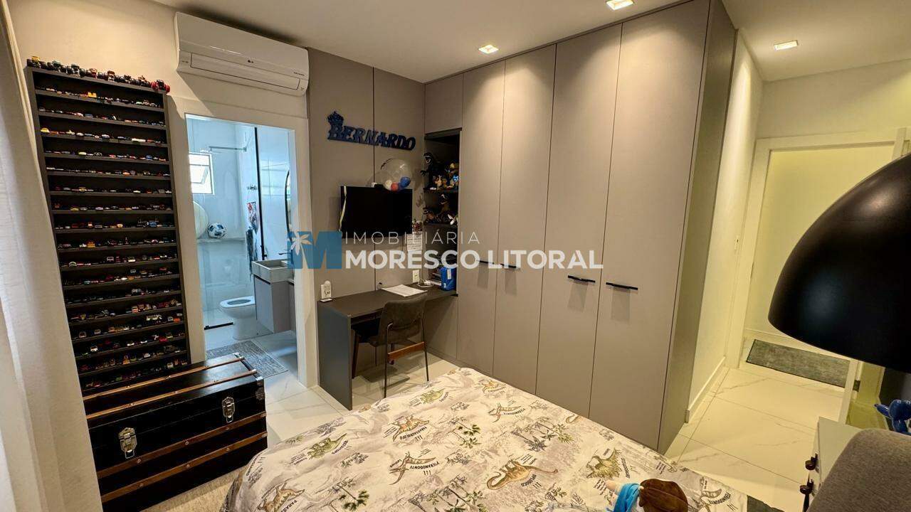 Apartamento à venda no Meia Praia: 