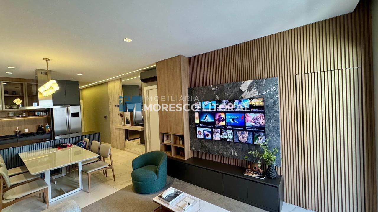 Apartamento à venda no Meia Praia: 