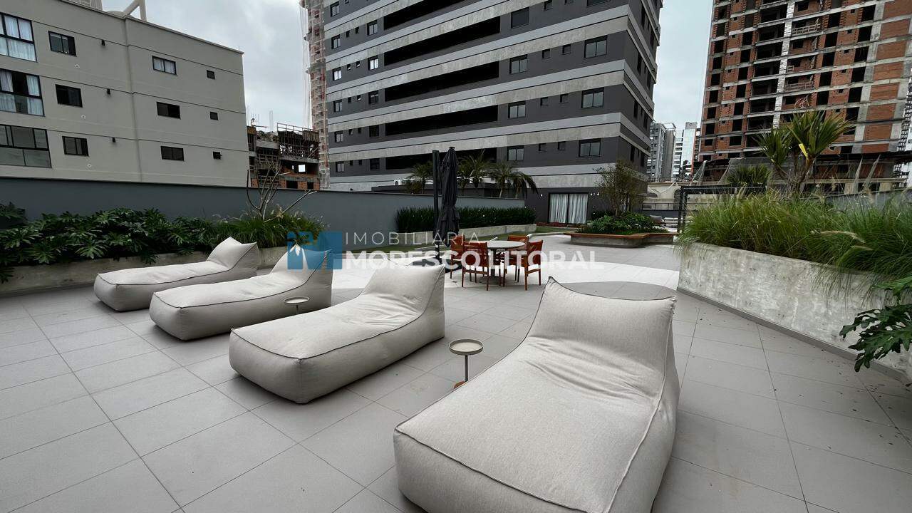 Apartamento à venda no Meia Praia:
