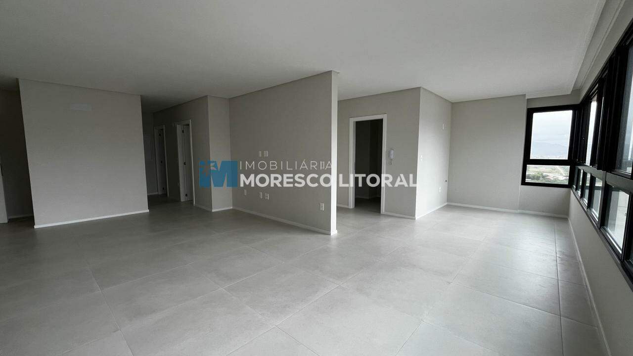 Apartamento à venda no Meia Praia: