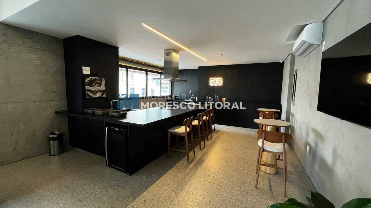 Apartamento à venda no Meia Praia: