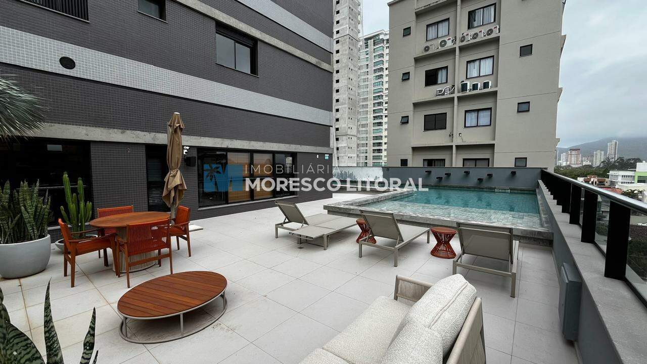 Apartamento à venda no Meia Praia: