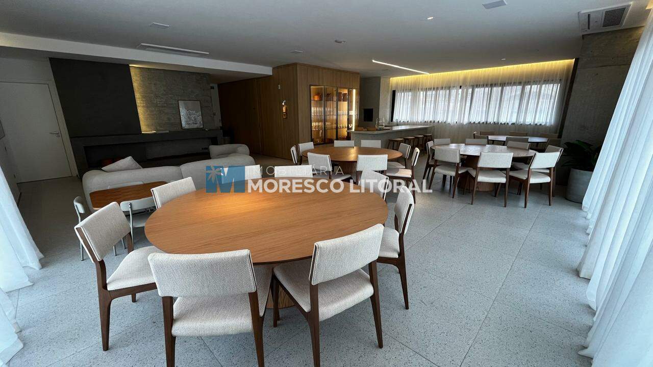 Apartamento à venda no Meia Praia: