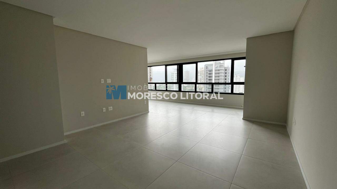 Apartamento à venda no Meia Praia:
