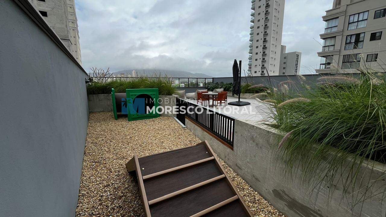 Apartamento à venda no Meia Praia:
