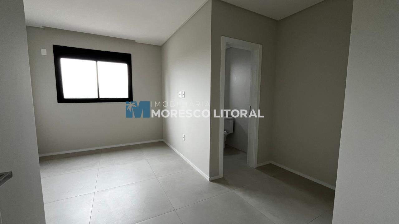 Apartamento à venda no Meia Praia: