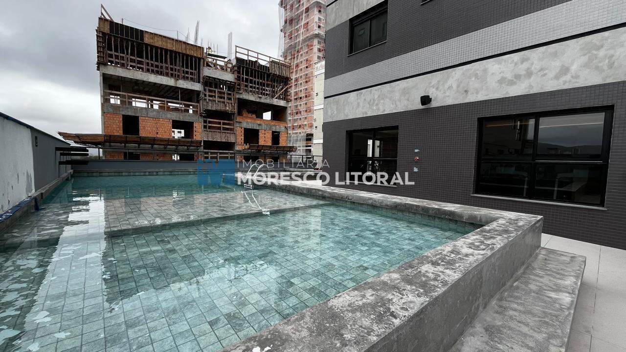 Apartamento à venda no Meia Praia: