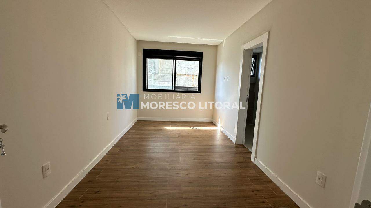 Apartamento à venda no Meia Praia: 