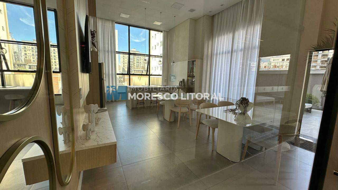 Apartamento à venda no Meia Praia: 