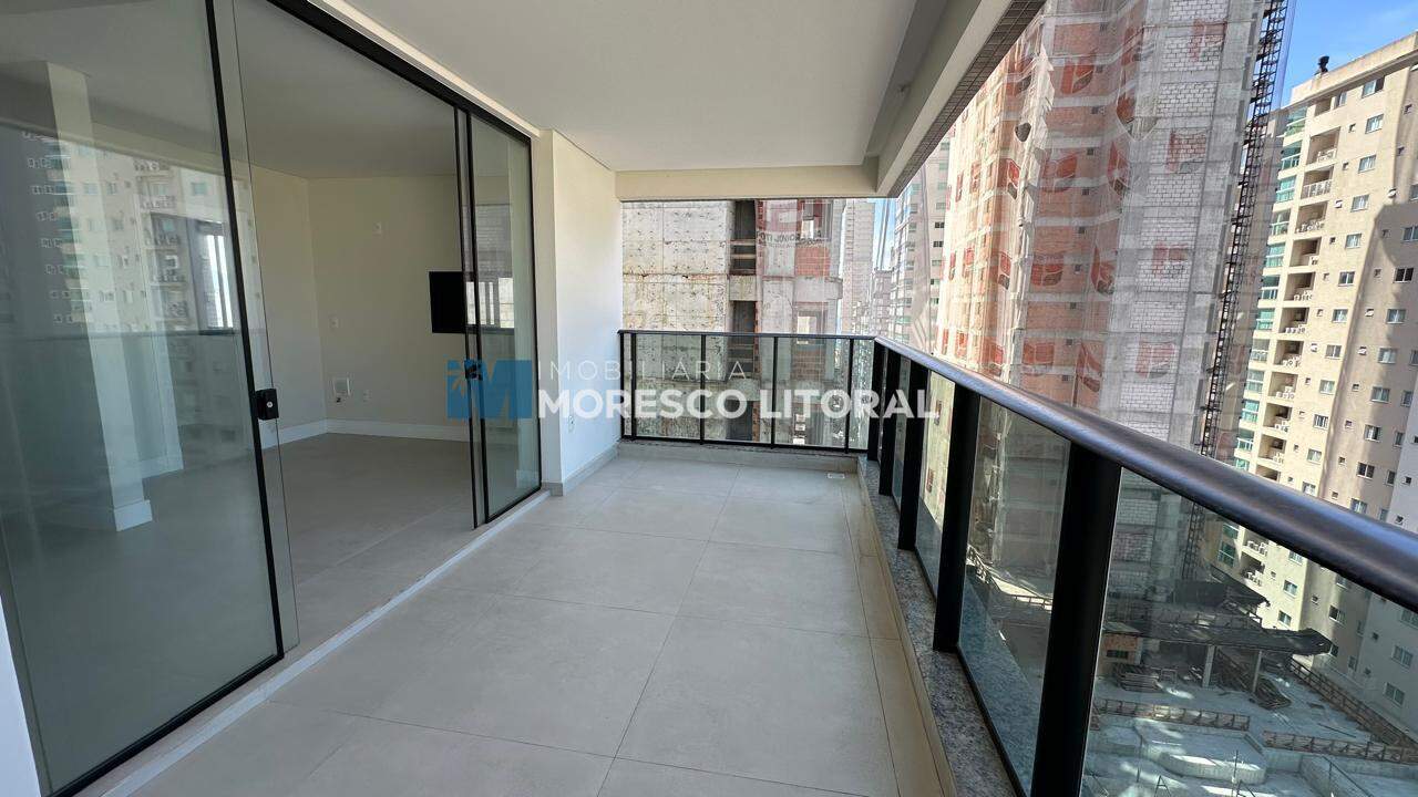 Apartamento à venda no Meia Praia: 