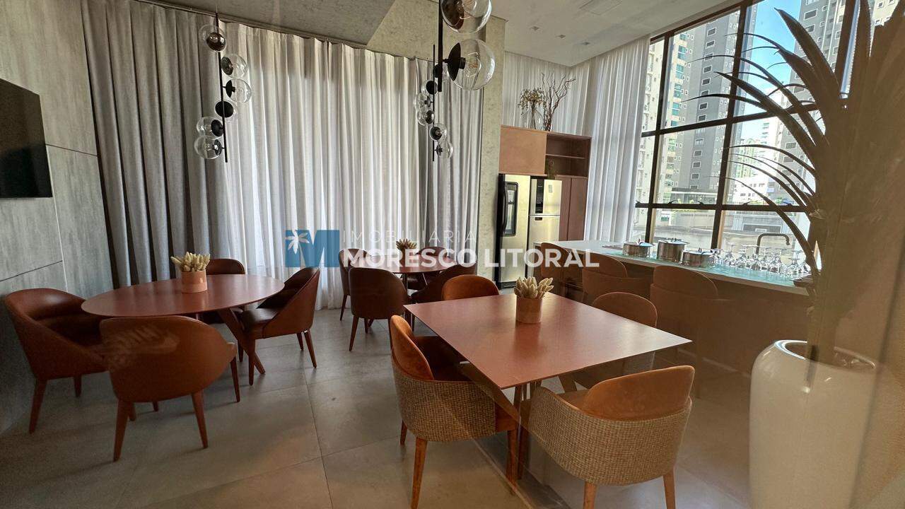 Apartamento à venda no Meia Praia: 