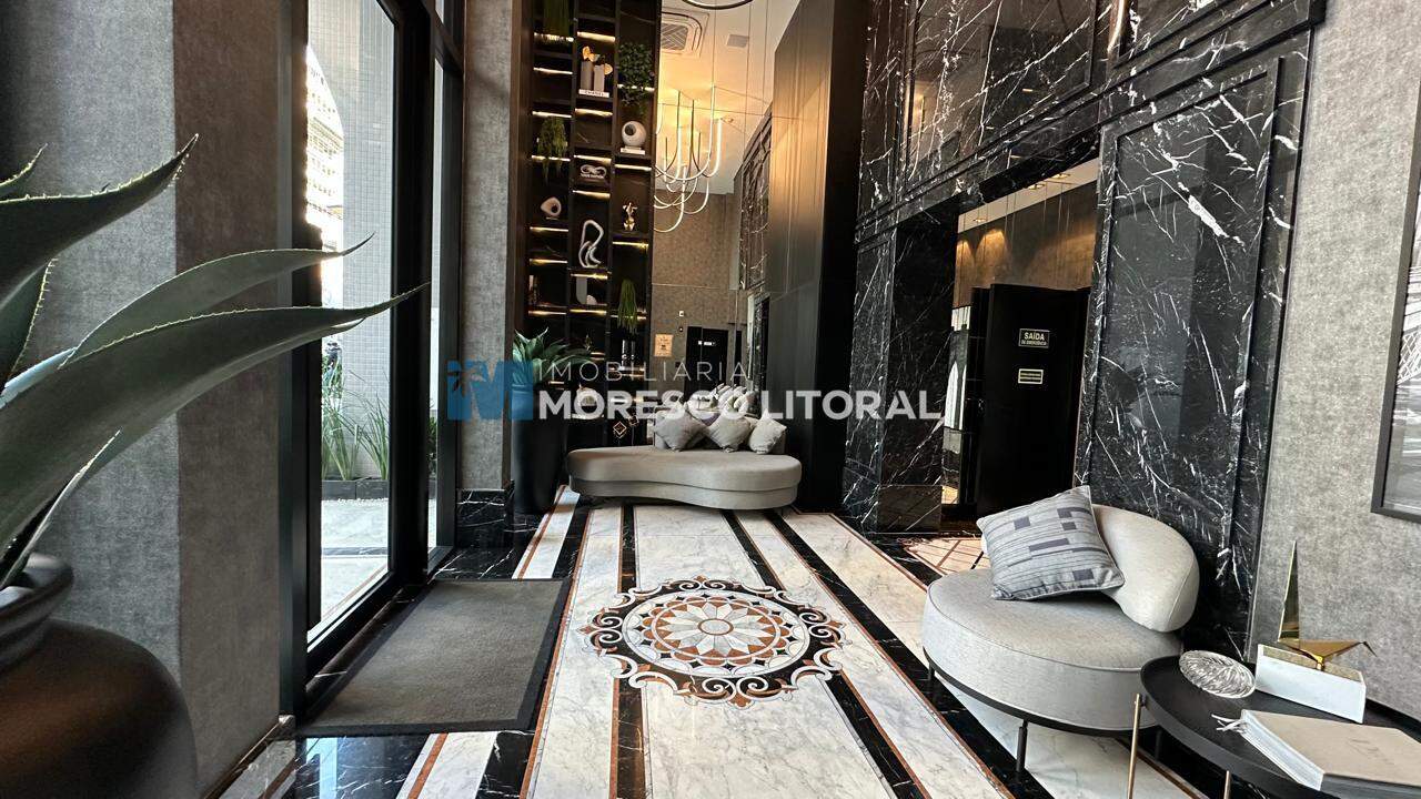 Apartamento à venda no Meia Praia: 