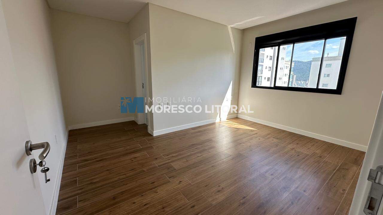 Apartamento à venda no Meia Praia: 