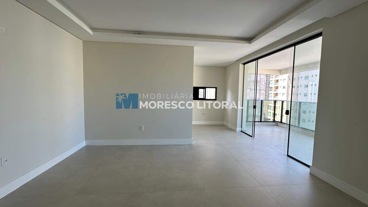 Apartamento à venda no Meia Praia: 