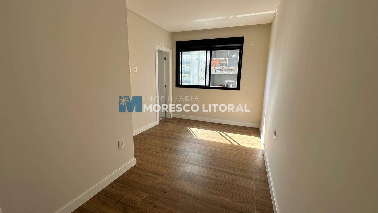 Apartamento à venda no Meia Praia: 