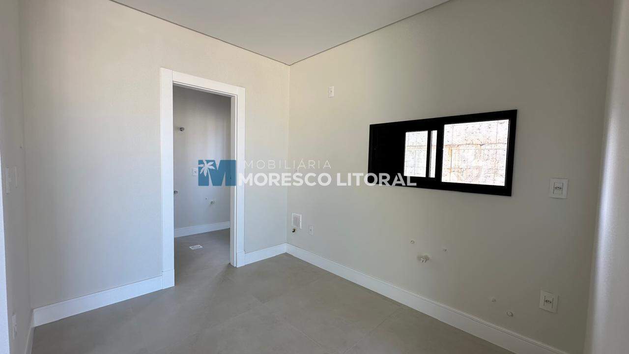 Apartamento à venda no Meia Praia: 