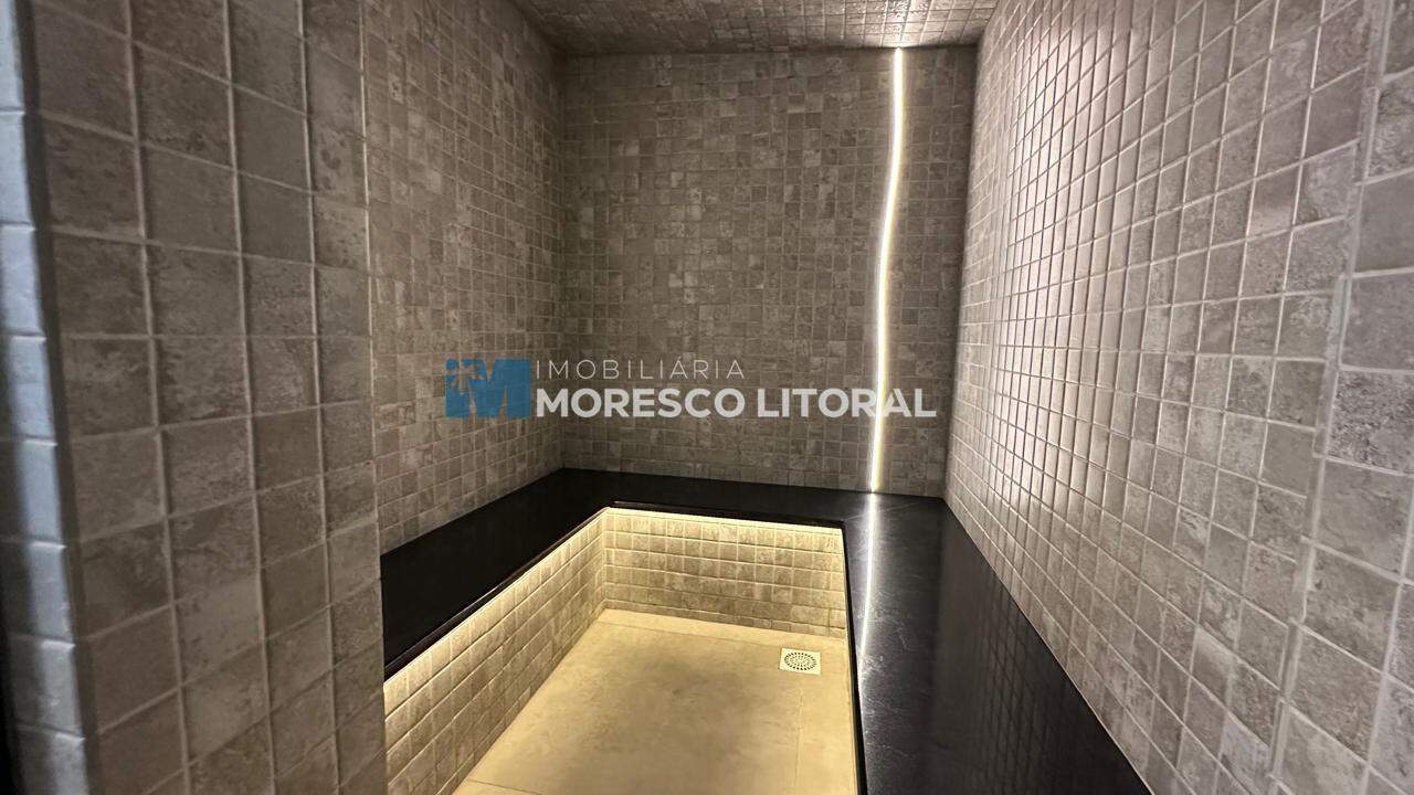 Apartamento à venda no Meia Praia: 