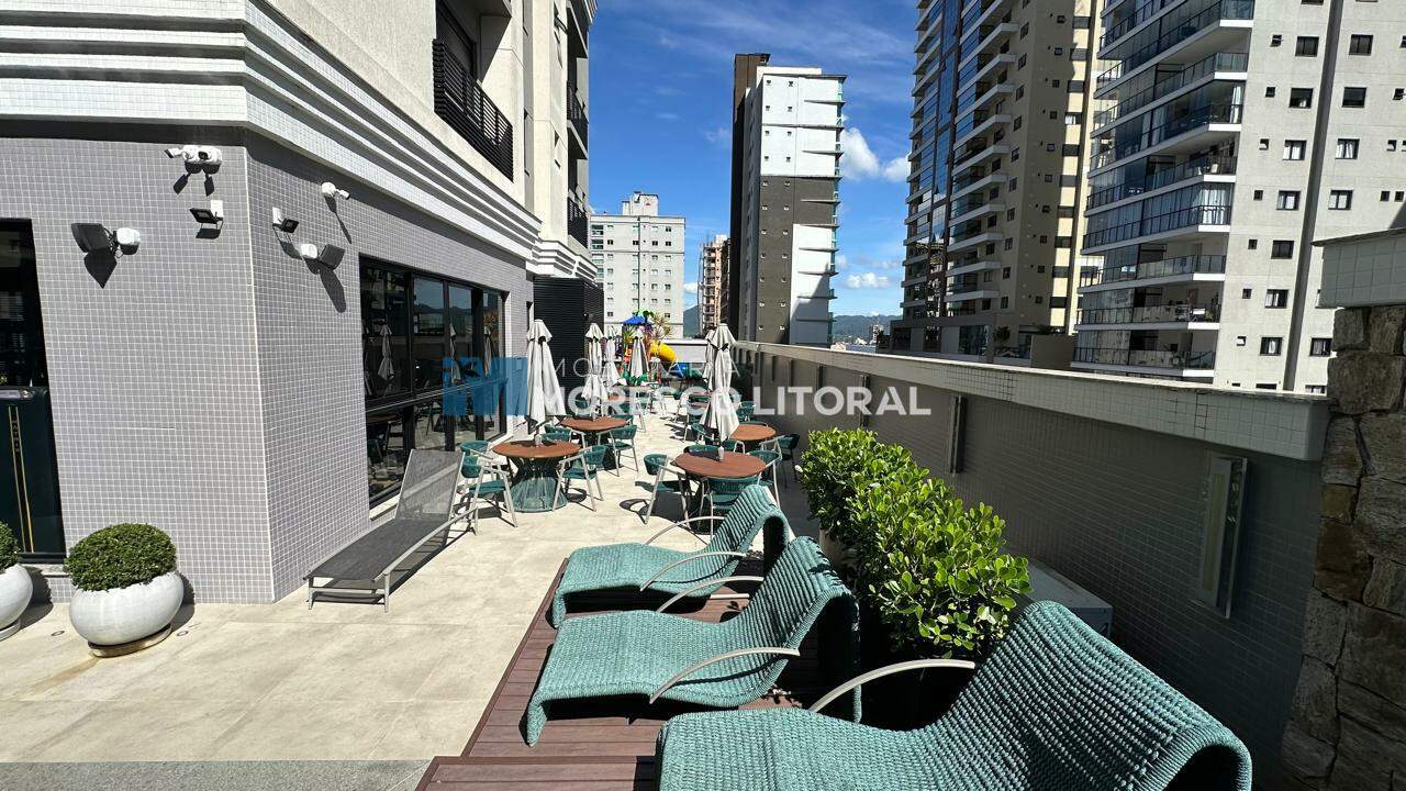 Apartamento à venda no Meia Praia: 