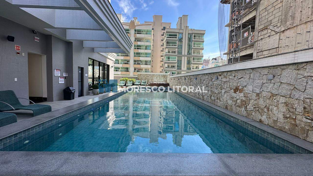 Apartamento à venda no Meia Praia: 