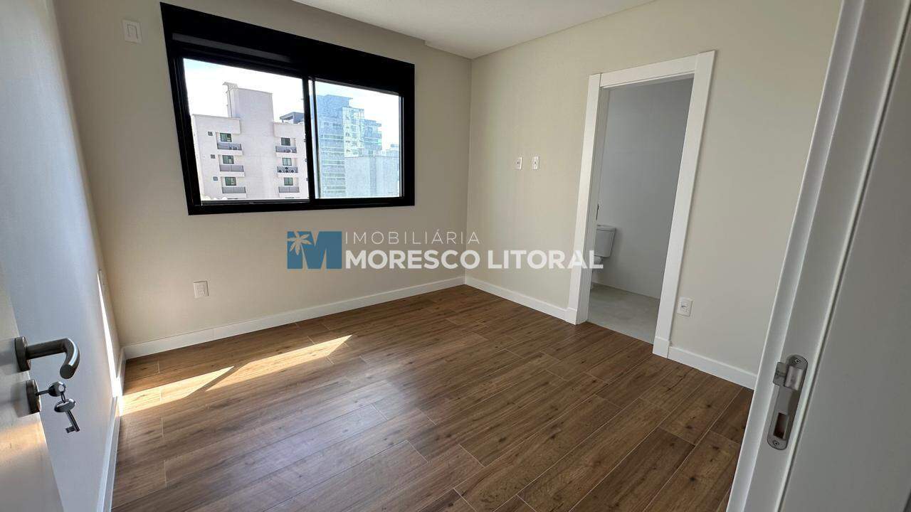 Apartamento à venda no Meia Praia: 