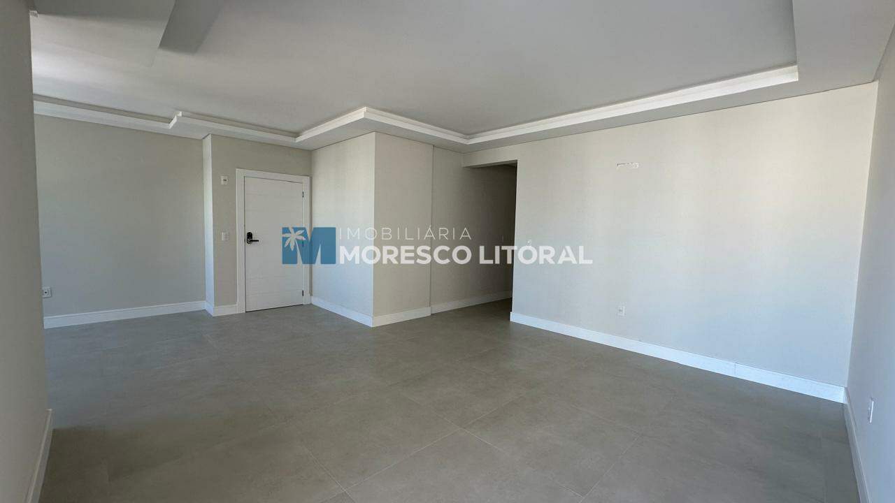 Apartamento à venda no Meia Praia: 