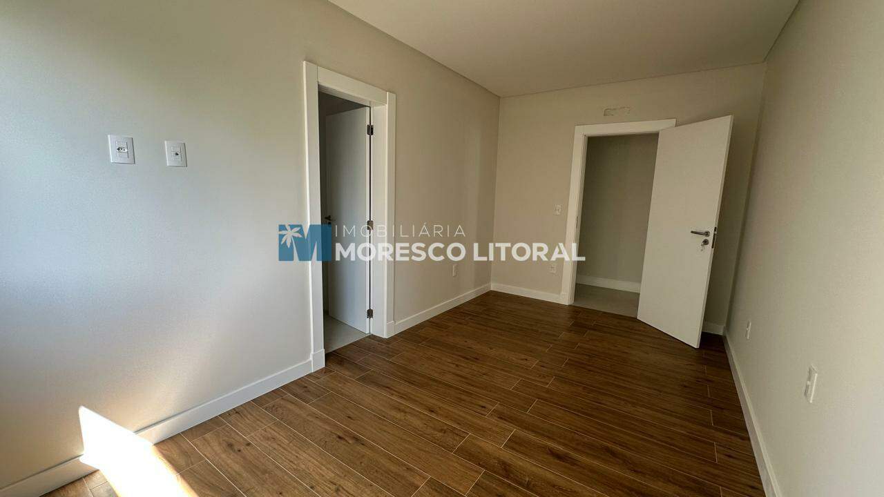 Apartamento à venda no Meia Praia: 
