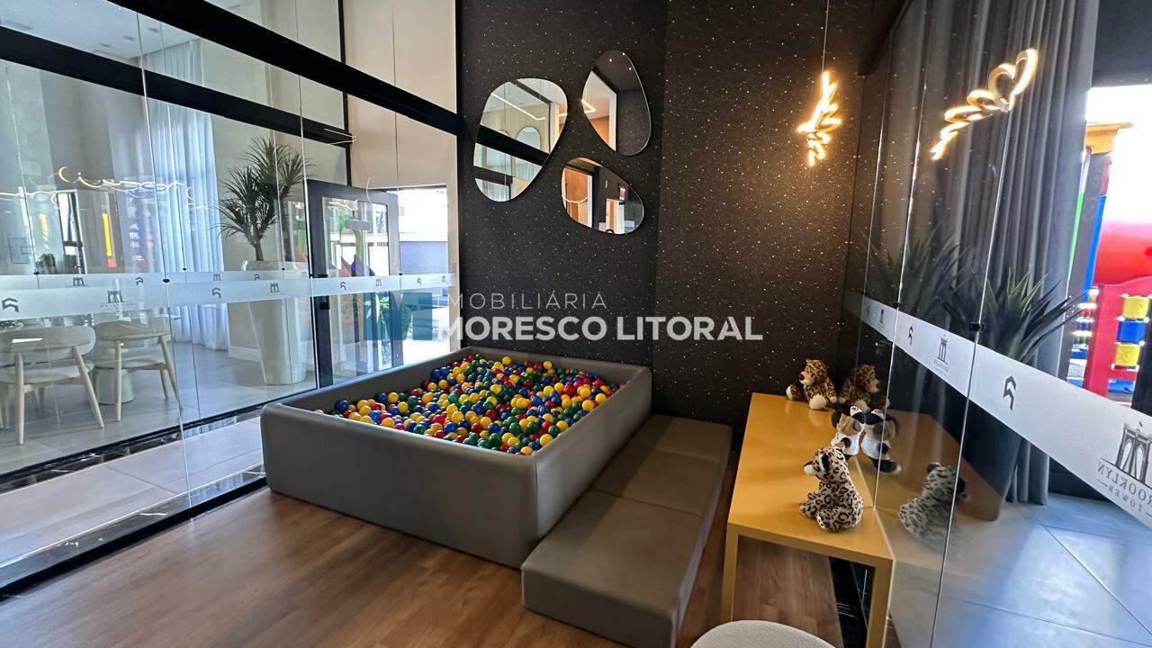 Apartamento à venda no Meia Praia: 
