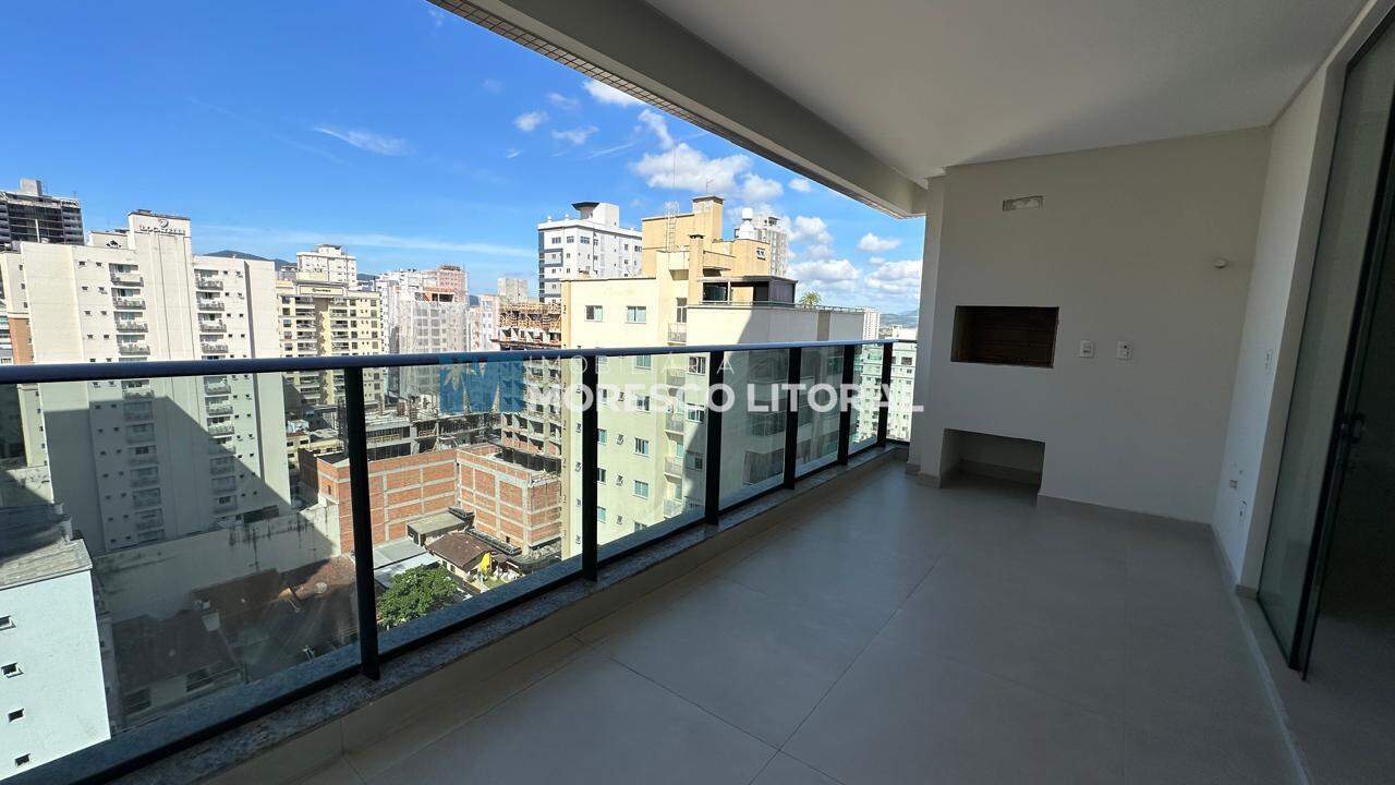 Apartamento à venda no Meia Praia: 