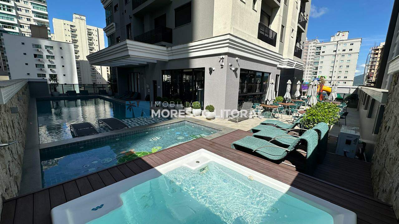 Apartamento à venda no Meia Praia: 
