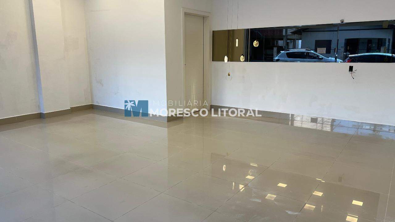 Sala Comercial para aluguel no Meia Praia: 