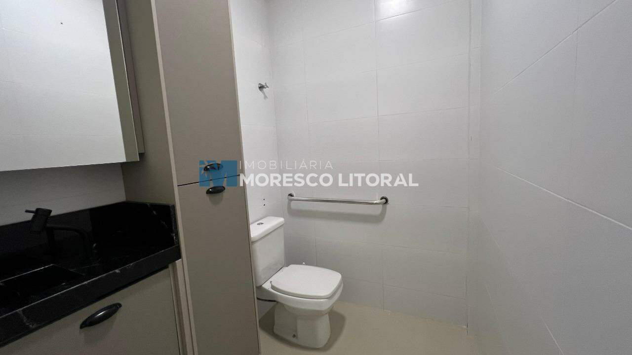Sala Comercial para aluguel no Meia Praia: 
