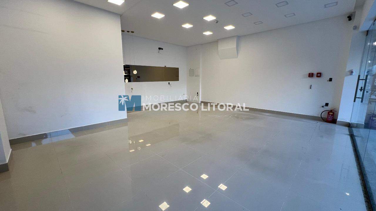 Sala Comercial para aluguel no Meia Praia: 