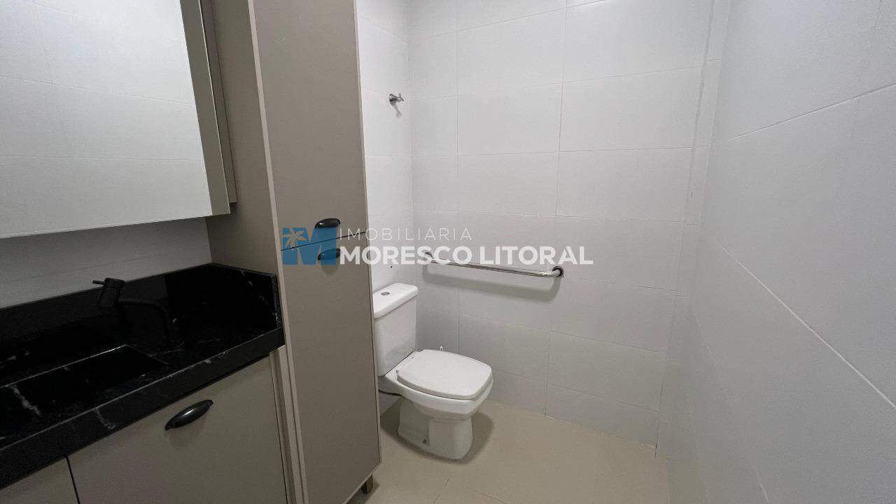 Sala Comercial para aluguel no Meia Praia: 