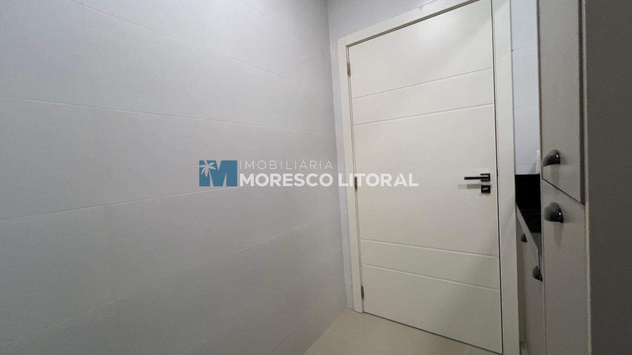 Sala Comercial para aluguel no Meia Praia: 