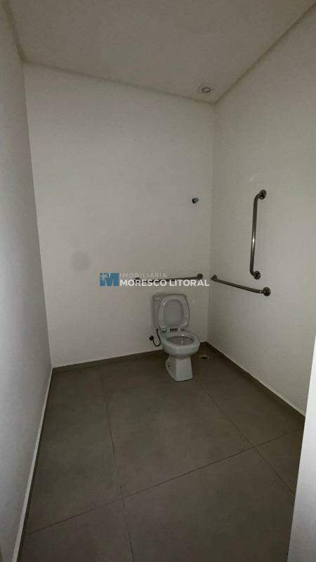 Sala Comercial para aluguel no Meia Praia: 