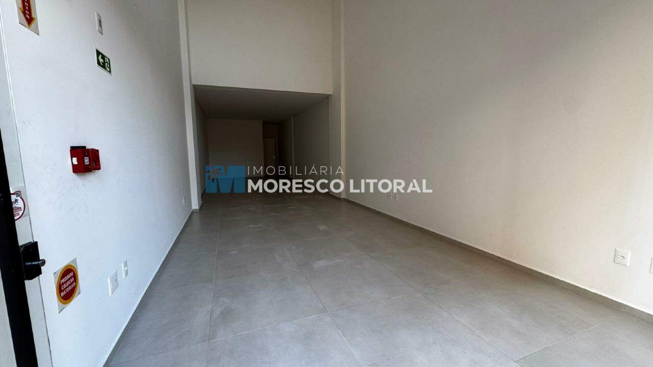 Sala Comercial para aluguel no Meia Praia: 