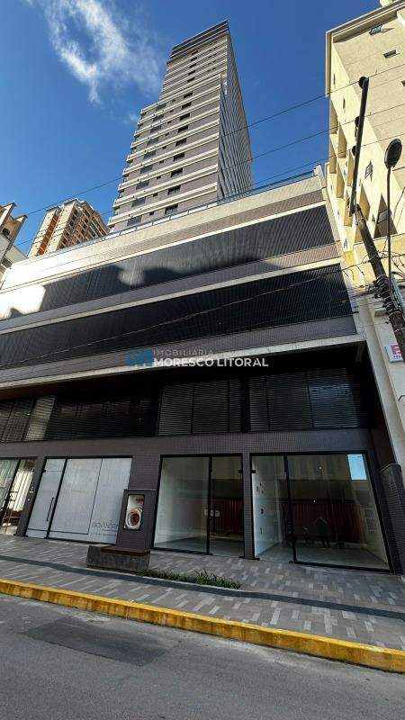 Sala Comercial para aluguel no Meia Praia: 
