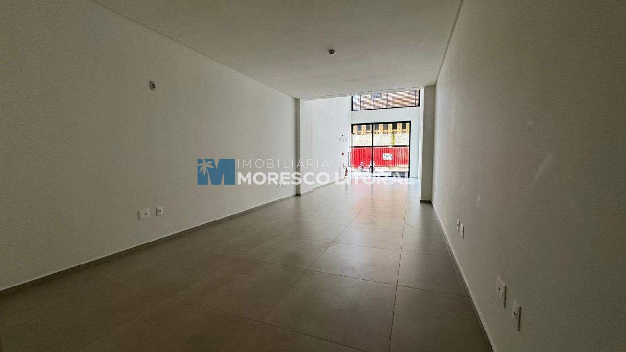 Sala Comercial para aluguel no Meia Praia: 