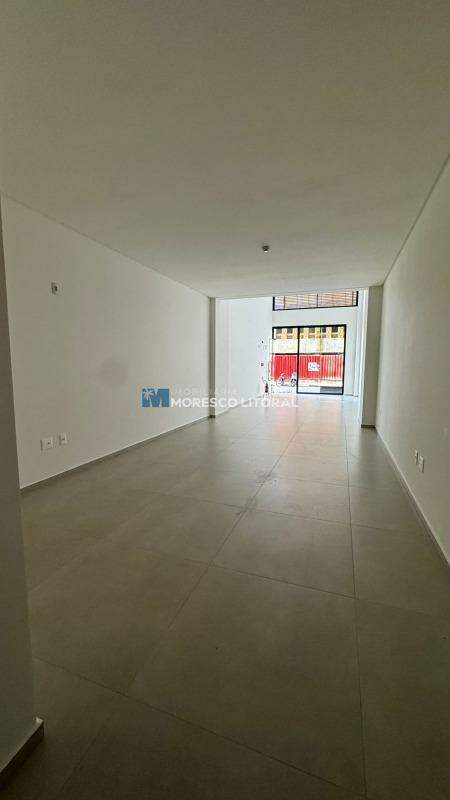 Sala Comercial para aluguel no Meia Praia: 