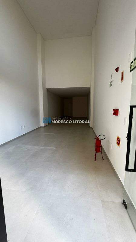 Sala Comercial para aluguel no Meia Praia: 