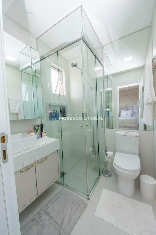 Apartamento à venda no Meia Praia: