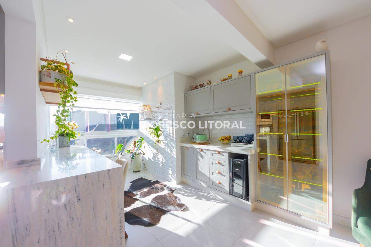 Apartamento à venda no Meia Praia: