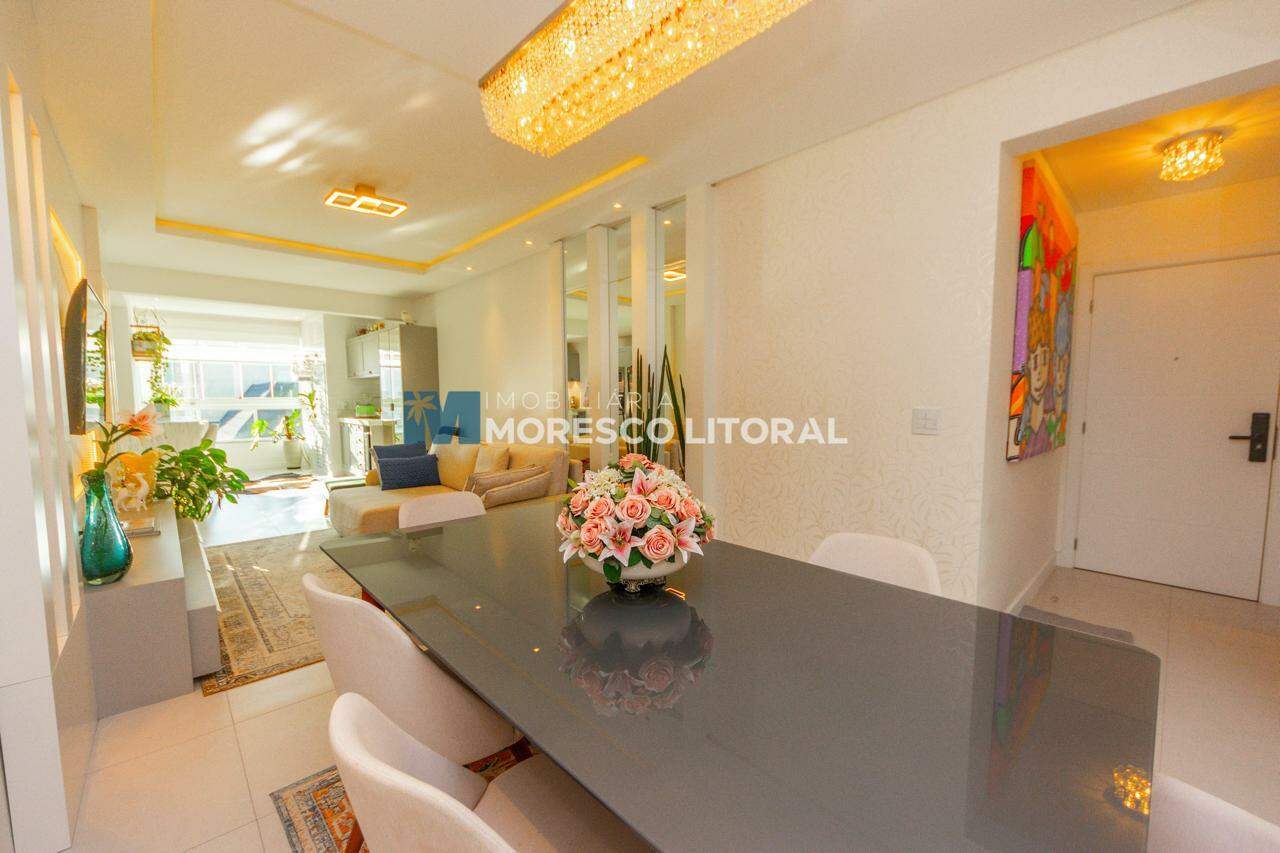 Apartamento à venda no Meia Praia: