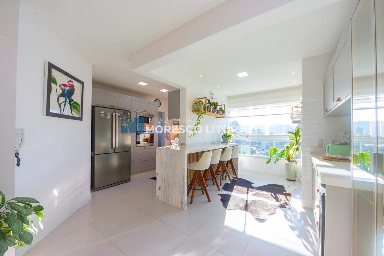 Apartamento à venda no Meia Praia: